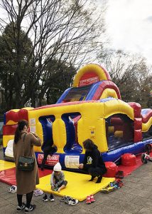 【ヨガマットレンタル】TOKYO outside Festival パークヨガにて協賛で参加しました 546d852e469ff6c1609cd6ee7ffcba9a 214x300 - 【ヨガマットレンタル】TOKYO outside Festival パークヨガにて協賛で参加しました